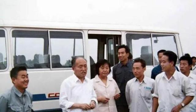 他是原河北省委书记，1993年退居二线后，为何反对他的搭档接任？