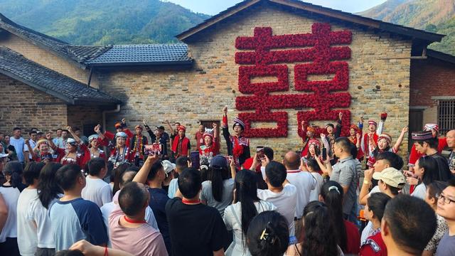瑶望千年，云歌唱响——药姑山古瑶村景区焕新出圈成网红打卡新地标