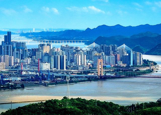 湖北省横跨长江两岸，却只是地理上的江南而不是文化上的江南