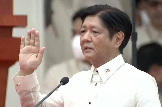 果然 ，马科斯还是栽在“腐败”上，菲警出动，17万菲军力挺民众