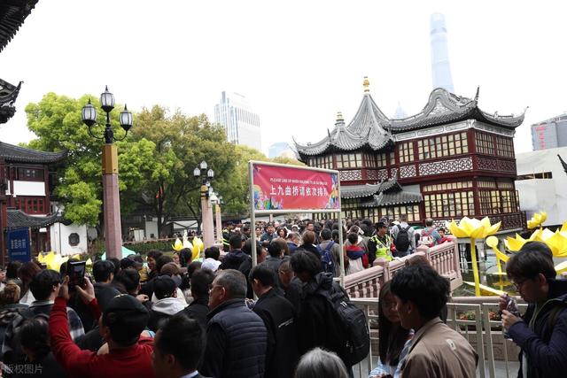 文旅产业严重过剩，复制粘贴的古镇还能骗我们多久？