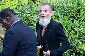 Vivi：从和章子怡的叠罗汉到默多克婚礼的植物人，他经历了什么？图片