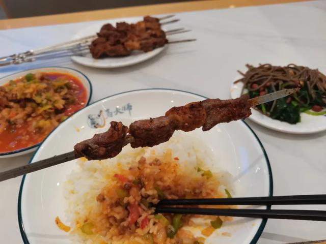 不自驾、不跟团，一个人也要去新疆— —美食篇