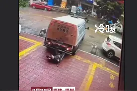 离大谱！（有视频）押运员被自己车“袭击”，评论区炸锅！图片