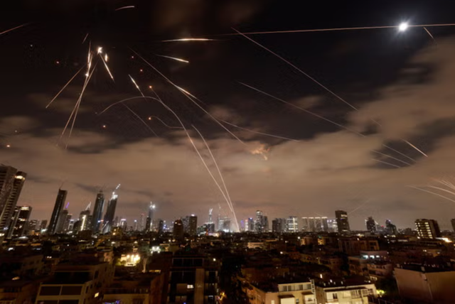 伊朗总统称与美欧处于“全面战争	”状态	，比与伊拉克的战争更复杂