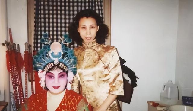 吃里爬外，永不回国？她带领30名演员选择留美，如今年过花甲归来