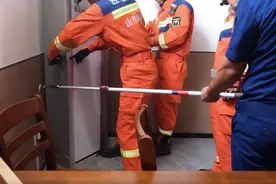 蛇出没！蓝朋友化身“捕蛇达人”这份指南请收好~图片