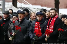 俄共中央主席纪念斯大林诞辰145周讲话：三呼乌拉致敬伟大领袖图片