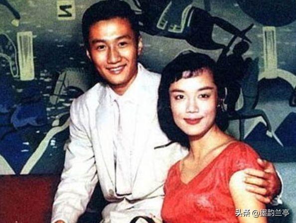 善恶到头终有报！88岁瘫坐在轮椅上的谢贤，已然成了一个“笑话”