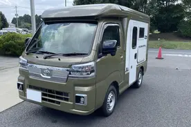 丰田pixis微型升顶房车，0.66升小排量，内部上下床，可睡4人图片