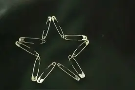 “天花板级别的人间清醒文案”图片