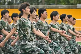 必须当过兵！这地面向退役军人选拔军训教官图片