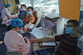 七旬老人肠道大出血病危,全网寻找“熊猫血”,网友:千万别去!图片