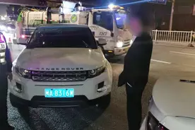 福州一男子未系安全带被交警拦下，一查竟是无证驾驶，警方：拘留，罚款1600元并扣留机动车图片