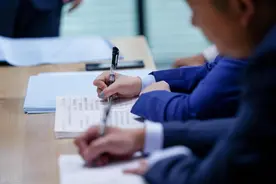 公务员连续评三年优秀有什么好处？图片