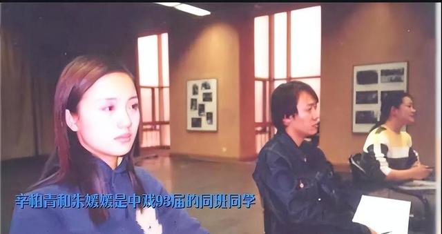 辛柏青近况曝光：妻子离世仅5个月，身边美女相伴，一举动败好感