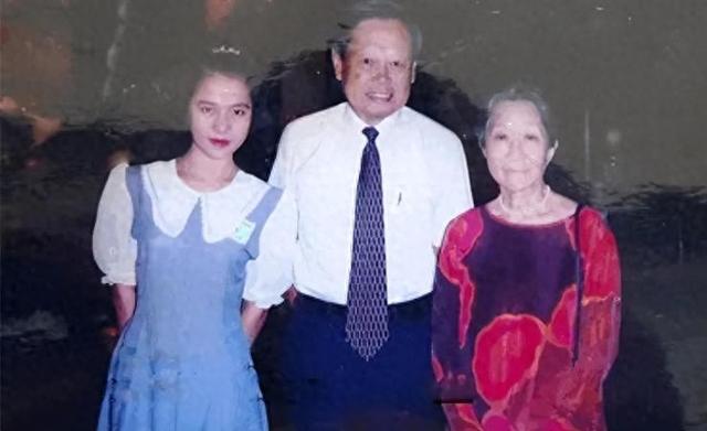 18年	，杨振宁儿女从美国来看望父亲与翁帆，一家人在三峡其乐融融