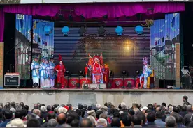 戏一开腔为何一般不能停。“一方为人三方为鬼四方为神＂指的是图片