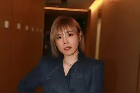 37岁知名女歌手“改行做房产中介”，本人回应：业绩还不错！图片