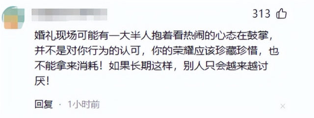 93受阅女兵参加婚礼被骂惨！网友：穿这套衣服去是几个意思？