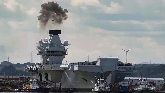 又让张召忠说中了？东拼西凑550亿建的2艘航母，如今彻底成为累赘