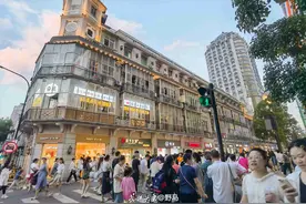 在江汉路品味武汉的独特韵味丨全国网友看武汉⑱图片