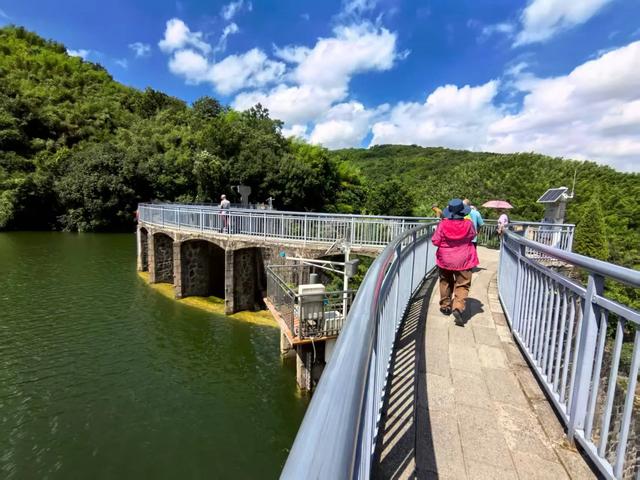 平桥石坝吟：石坝形成高空景 风光掠影坝上映