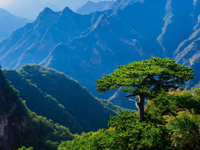 如果夏天有颜色，那么房山是_______