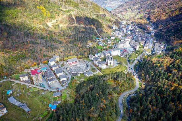 神木垒&达瓦更扎进入美貌开挂模式，请做好相关旅游准备！