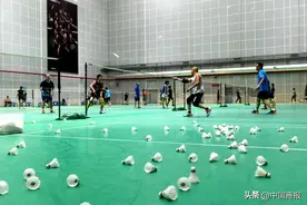 “现在基本买不到100元以下的球了”？羽毛球价格飙升，网友：买出了炒股的感觉图片