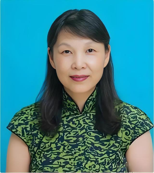 演都不演了！宗馥莉辞职后	，宗泽后发文批评，推出竞品和侄女对打