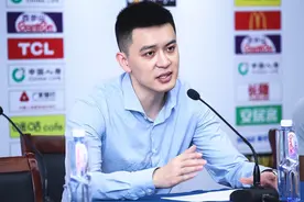 杨鸣被曝与小三育有一子，妻子发16字文控诉，网友爆料已在走程序图片