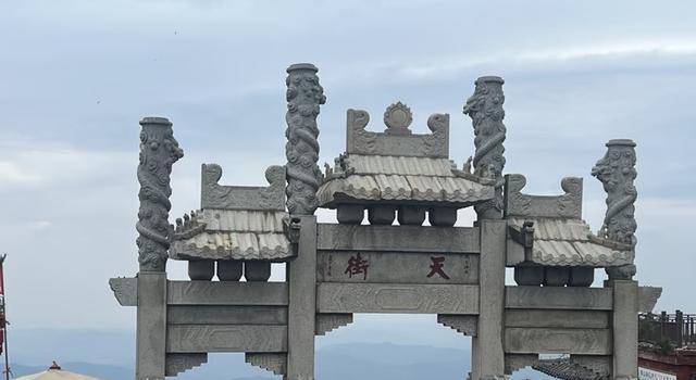 我是杭州人，在山东泰山待一天，憋不住想说说我的感受。