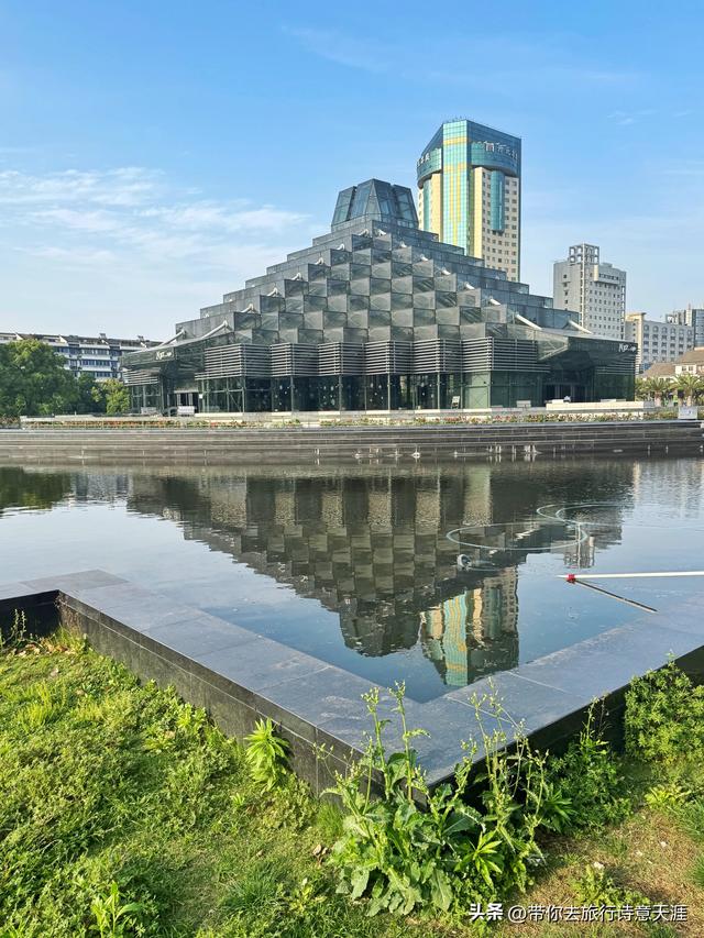 绍兴仓桥直街漫步，不要错过了邻近的城市广场