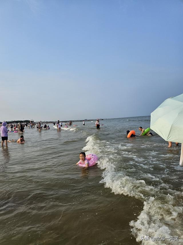大海的魅力，有夕阳西下，有浪声阵阵，有欢笑追逐，有涛声滚滚