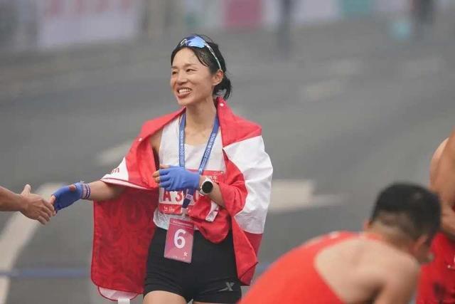 张水华夺冠！5千米17分12秒 成绩不如丈夫很生气：回家罚跪搓衣板