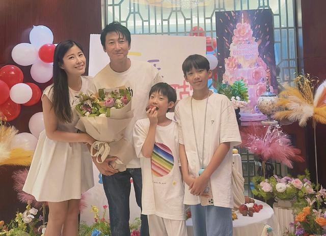 突发！知名港星举家搬离香港移居深圳，宣布这辈子都不再搬家