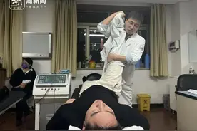 太火爆！这类门诊晚上迎就诊“高峰”！网友：痛但真香图片