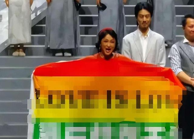 面相变了！逃到国外半年多，58岁金星近照曝光，早年风光已然不再