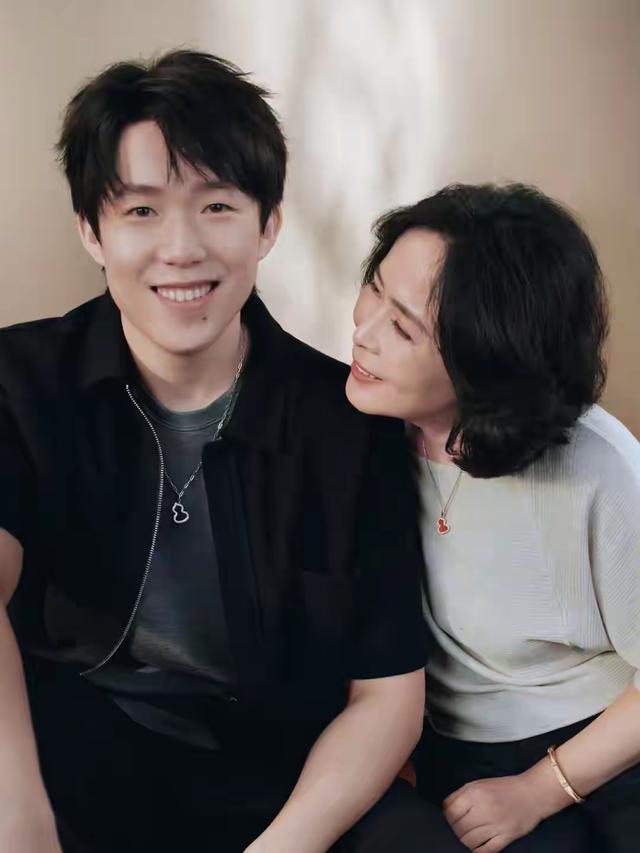 王楚钦和爸妈过中秋，爸爸透露一家三口在一起过中秋节还是18年前