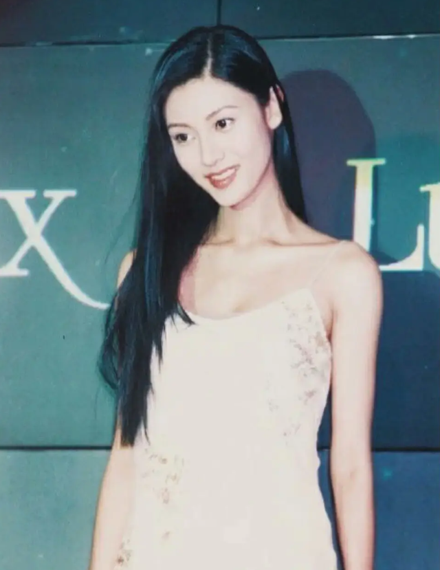 王晶评港圈四大美人：青霞男相，嘉欣没肉，祖贤腿粗，最中意是她