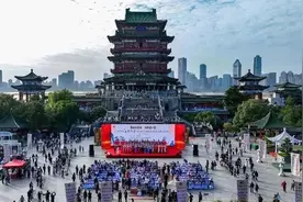 2023年“百馆千万场 服务来共享”——“永不落幕”的百姓大舞台优秀文艺作品展演走进滕王阁景区图片