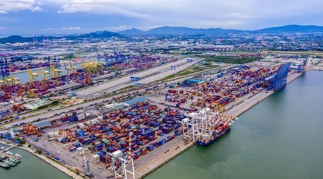 沉默11天后，高市早苗发声，让14亿中国人失望，强迫中方与她见面