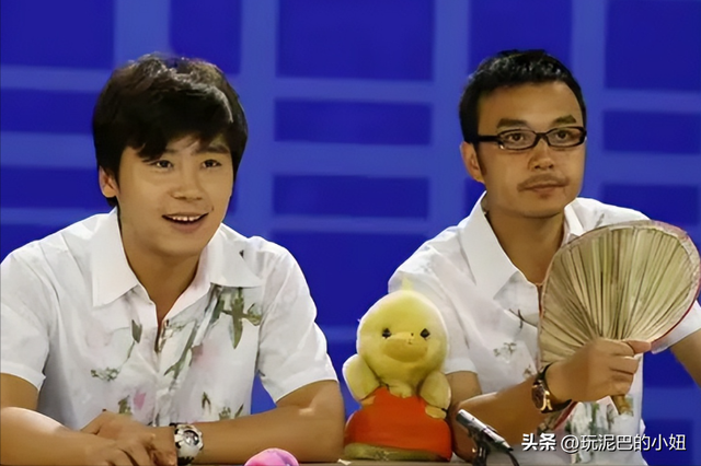 51岁汪涵现状:常年居住在长沙,穿人字拖嚼槟榔,大烟斗不离身