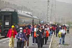 西安至千阳Y507次旅游专线列车首发图片