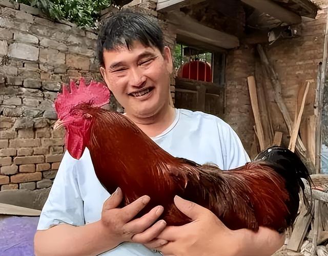 于文华也没想到	，大衣哥爆红14年后，如今终于过上了理想生活