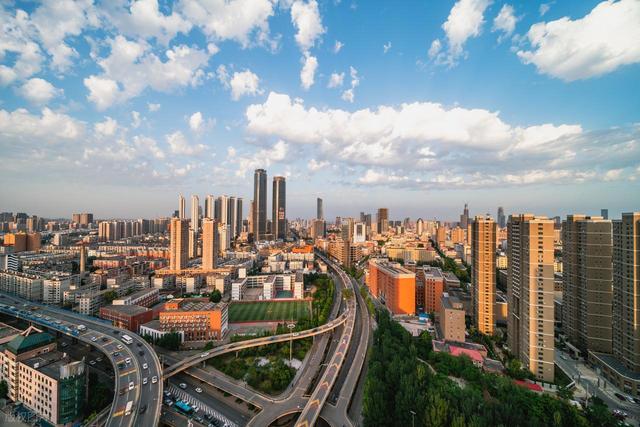 东北唯一的新一线城市，未来发展前景很广阔，更是一个旅游好去处