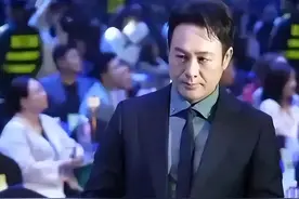 演员张颂文曾做200多次慈善捐款10元 被指伪慈善人设翻车 律师：只要不是诈捐、骗捐，捐多少是他人的自由！图片