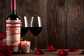 家中的红酒过期怎么处理？行家：扔了太可惜，别再被误导了图片