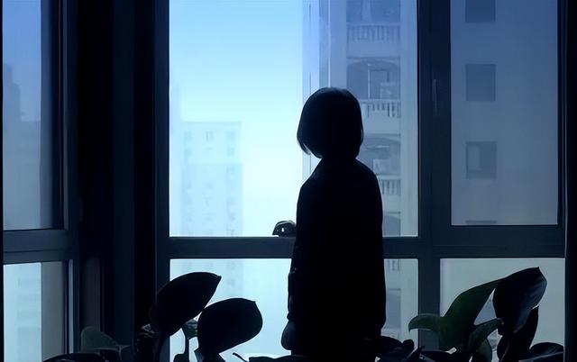 新婚丈夫以“执行特殊任务”为由屡失联	，女子苦等六年起诉离婚，法院一查，所谓“武警上校”丈夫原是杀人犯